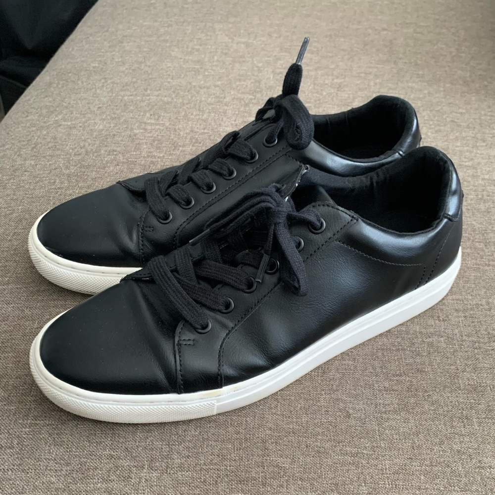 Mens Banana Republic Black and White leather sneakers